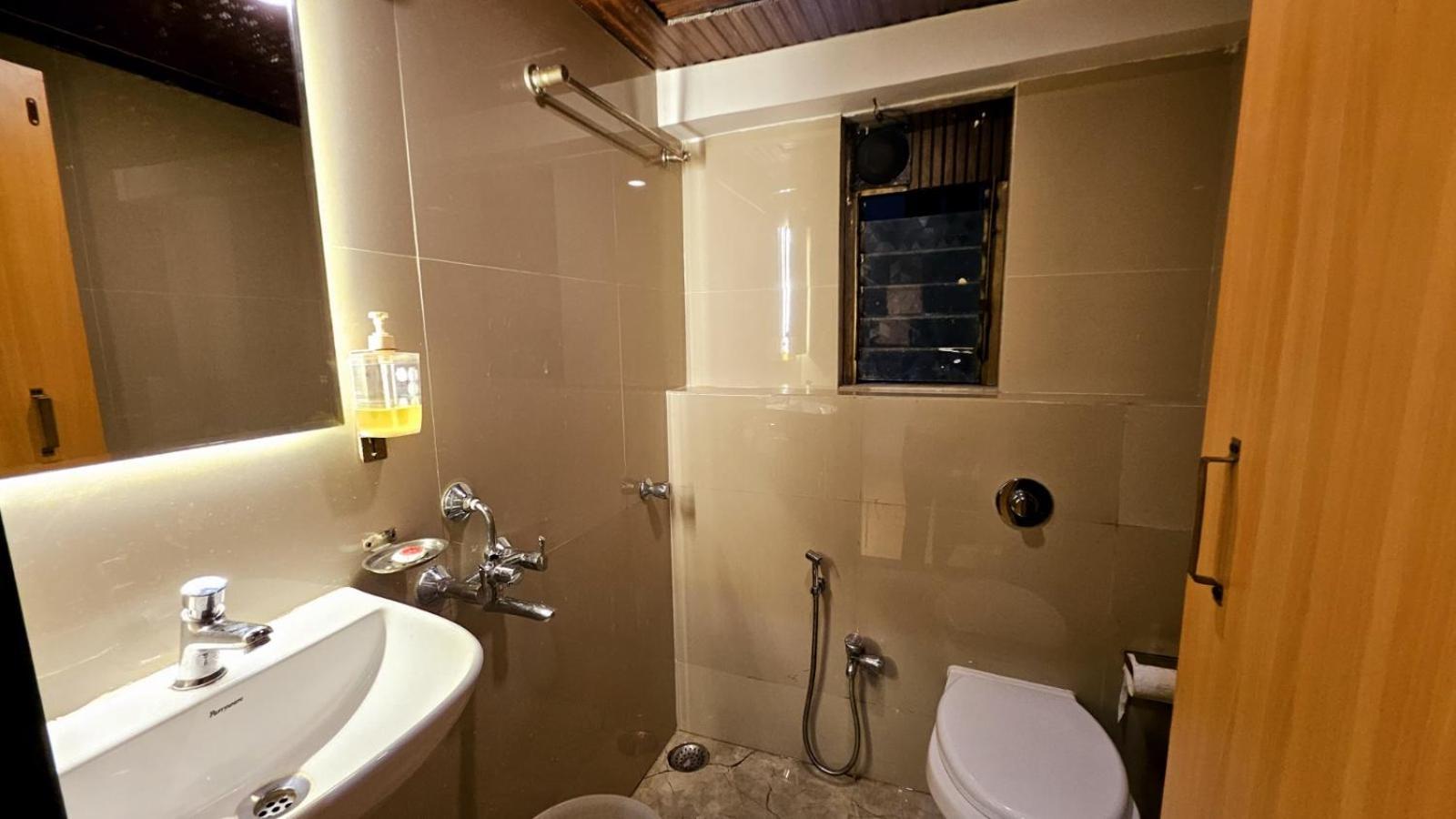 נאווי מומבאי Hotel Vashi Inn מראה חיצוני תמונה